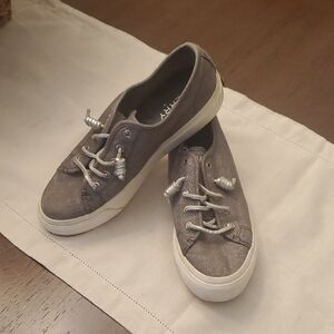SPERRY SIZE 7. Gray Casual Sneakers